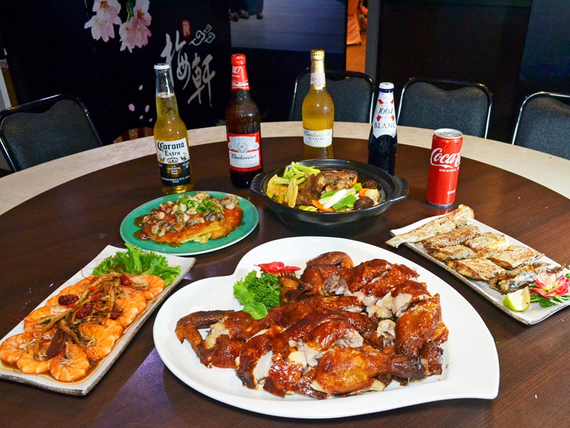 淡水美食│在地人聚餐推薦！梅軒脆皮雞、花雕蝦老饕必點！