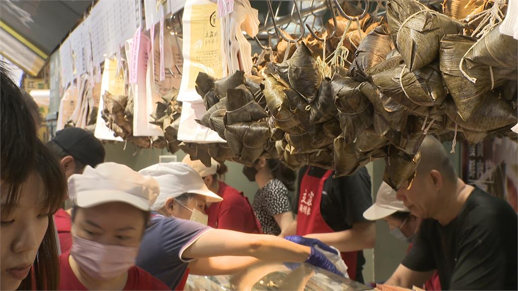 黃仁勳旋風餘波盪漾 「加持肉粽店」一早大排長龍