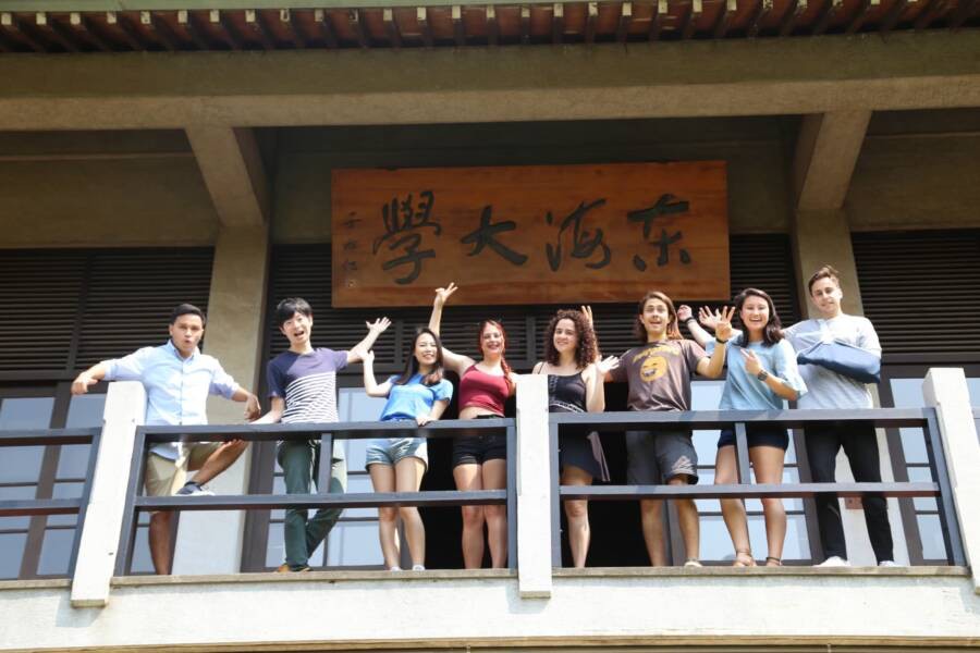 東海鳴槍鼓勵大學生使用ChatGPT 攜手微軟鼎新支持新生代使用AI