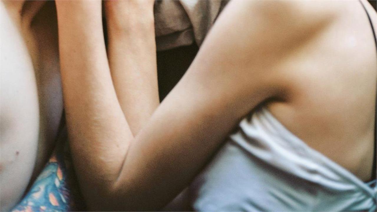 21歲孫女「偷約男友激戰」被抓包！她憂「極樂事蹟外流」竟狠殺阿嬤