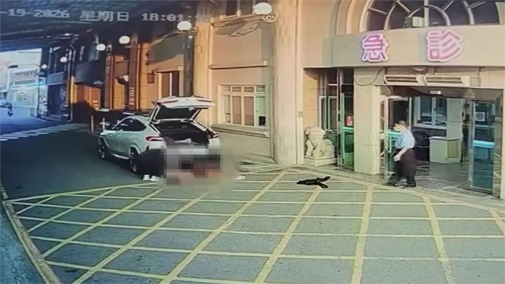 屏東驚悚傍晚！男子渾身是血被拖下車丟包　畫面震撼曝光