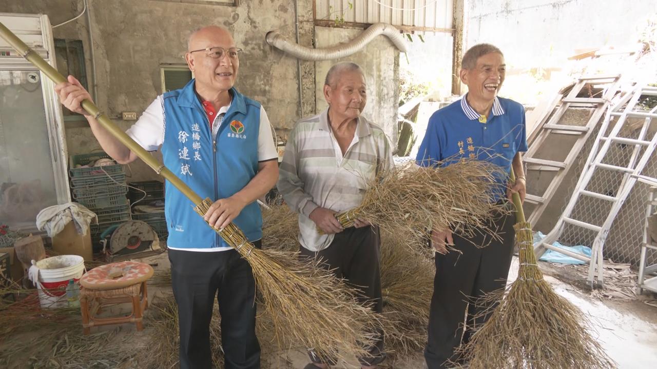 機器無法取代！苗栗77歲職人「手製竹掃把」　不怕中國低價競爭