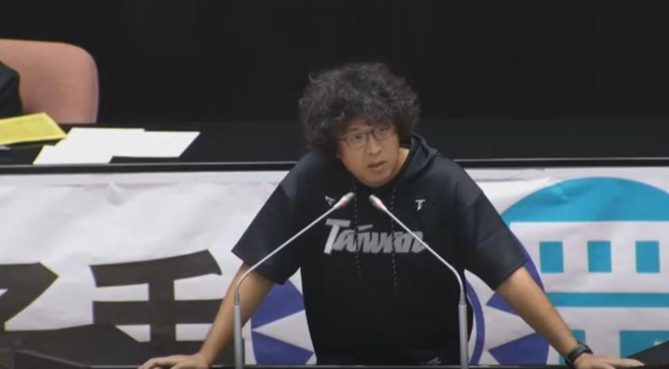 快新聞/黃國昌提金融海嘯遭打臉! 沈伯洋:普發現金違憲、導致萬物齊漲