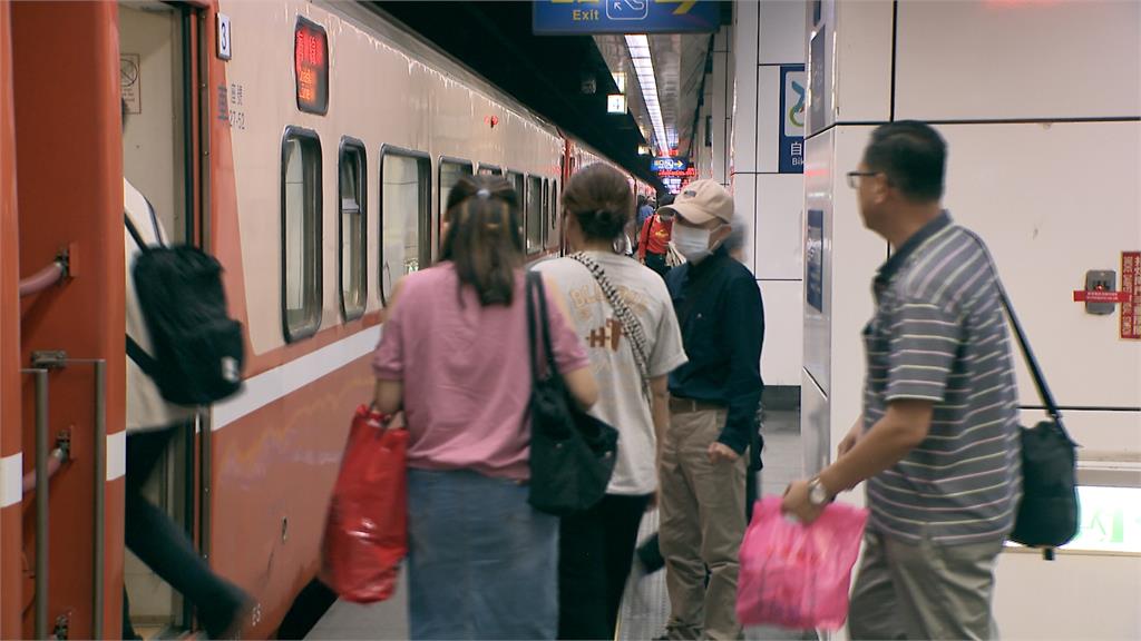 台鐵鳴日號「漏掛車廂」沒上報！　交通部被質詢才知情