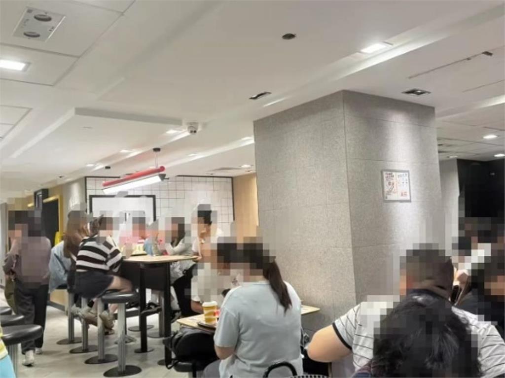 中客窮遊亂象1／中國客窮遊香港亂象多　她佔麥當勞夜宿駁省錢：我出得起
