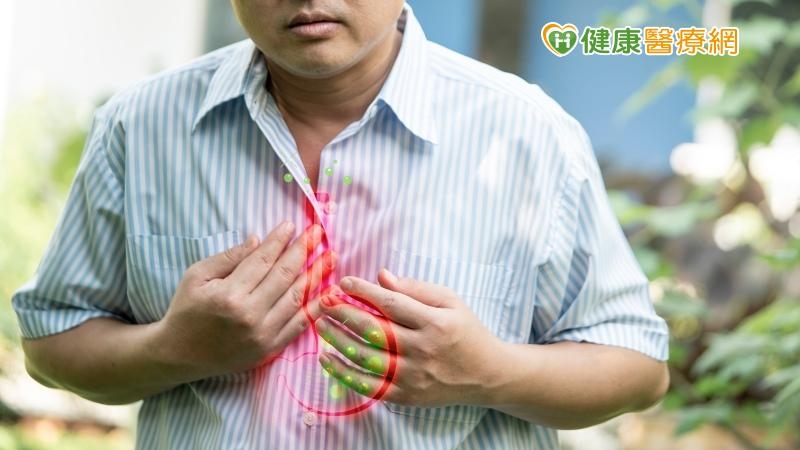 胃酸逆流不治療恐引起食道癌　9招熄滅「火燒心」