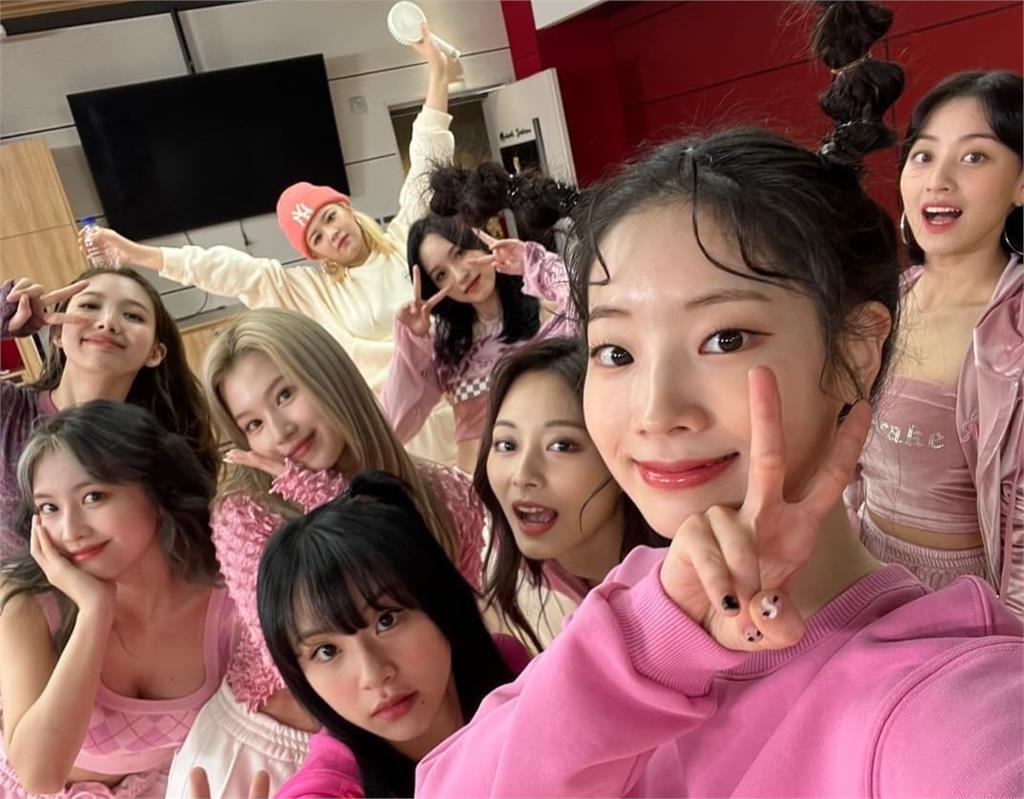 TWICE破除7年魔咒「宣布全員續約」! JYP:彼此信任延續緣分