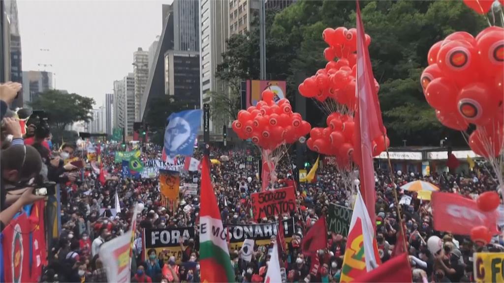  巴西染疫病故數破50萬　不滿防疫不力　民眾上街吶喊「總統下台」