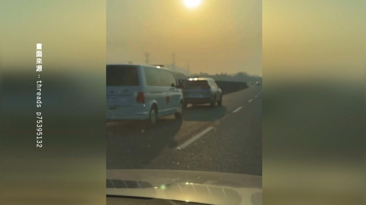 誇張! 轎車"堅持不讓救護車" 駕駛最重罰3萬.吊照扣牌