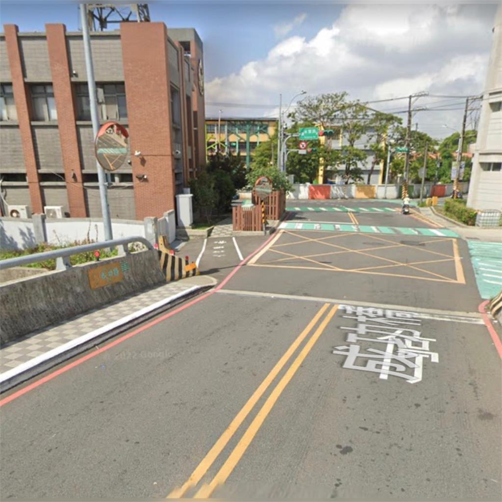 機車逆向險撞執勤警車　八德分局回應了