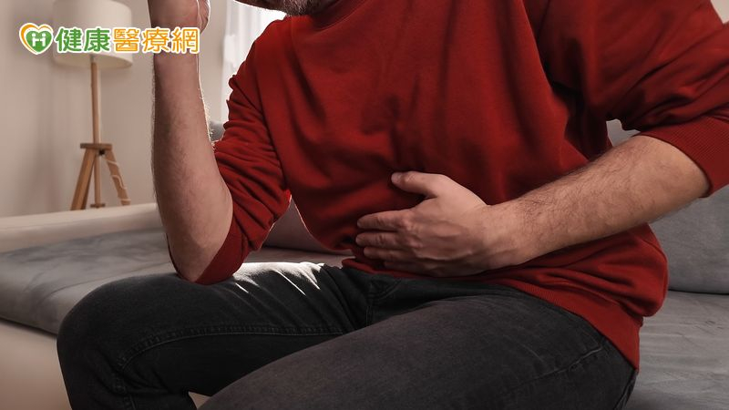 腹痛誤當胃脹氣！39歲男確診壞死性胰臟炎　醫警告：死亡率高達6成