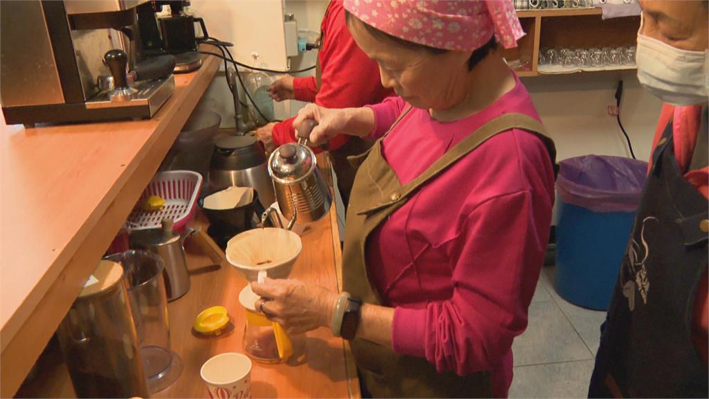 全台最老咖啡館！　「阿嬤級咖啡師」退休活出精彩人生