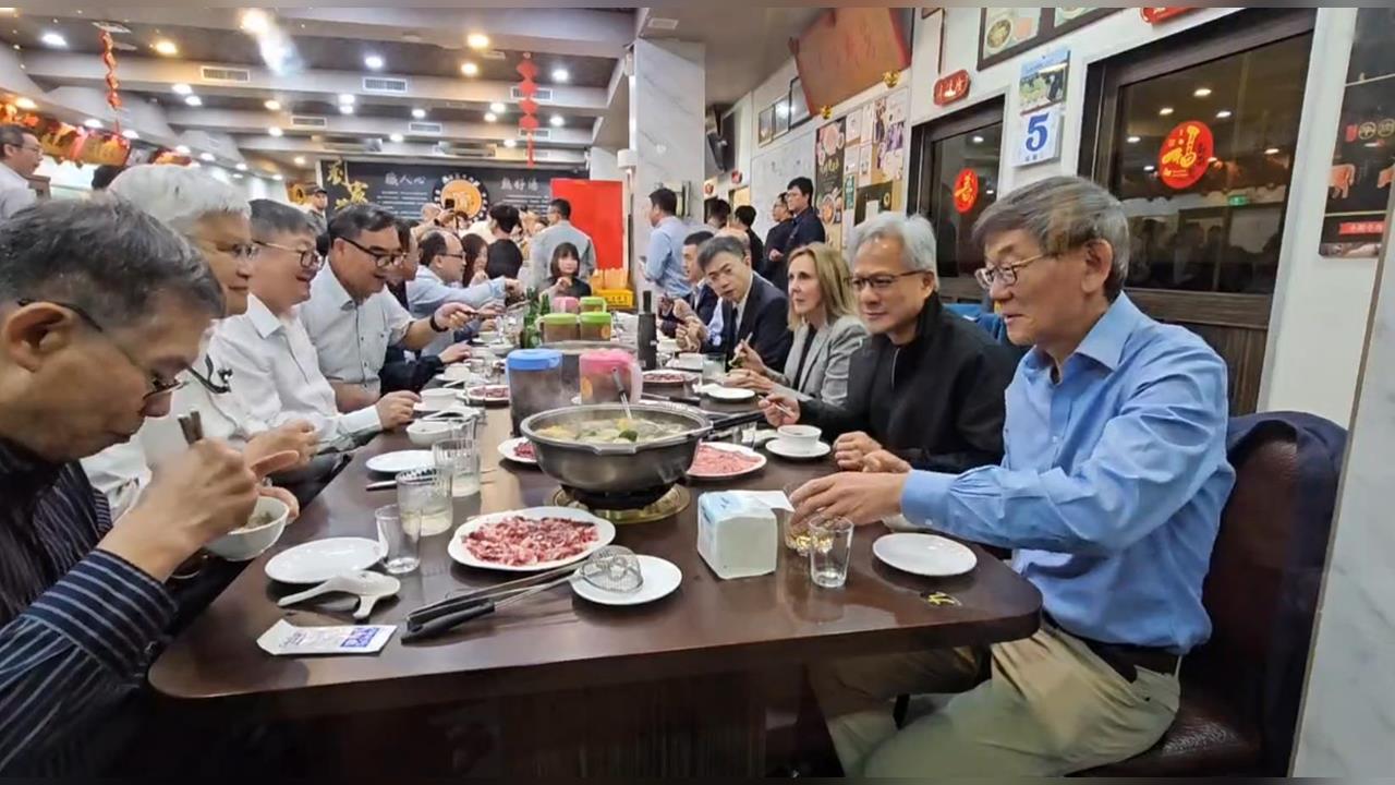 快新聞/黃仁勳還在台南!與台積電餐敘大啖牛肉爐 畫面曝光
