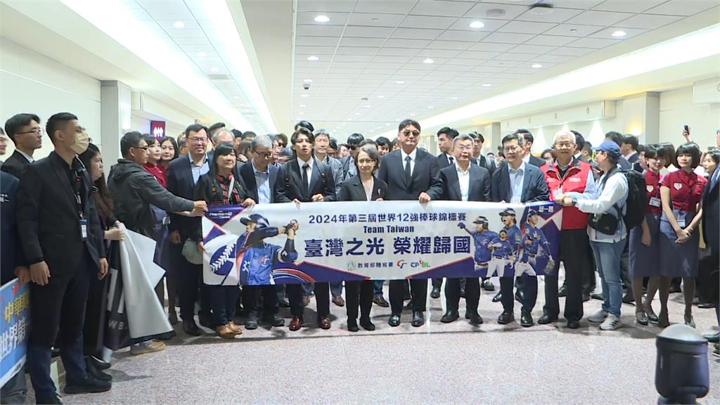 台灣隊返國慘變配角！免稅店董座幹部亂入「搶C位」網罵翻：憑什麼？