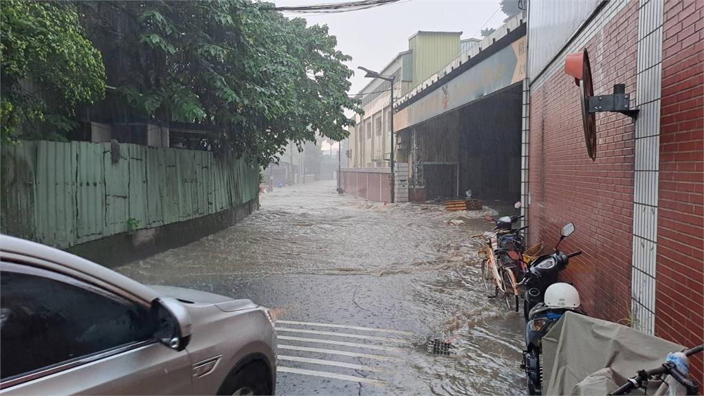 快新聞／午後雨彈開轟！6縣市大雨特報　外出記得帶傘