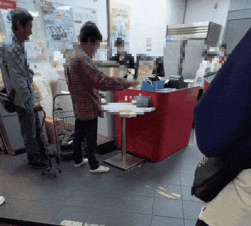 快新聞／三重婦「為這事」大鬧鍋貼店　警一查...同行人竟是通緝犯