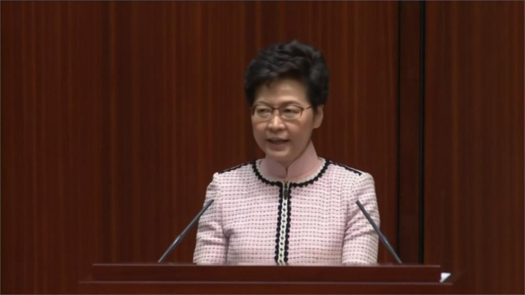 香港立法會復會首日 林鄭月娥施政報告遇抗議又休會