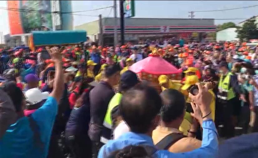 「個性派」女神磁吸鐵粉！　粉紅超跑超隨興、無固定路線