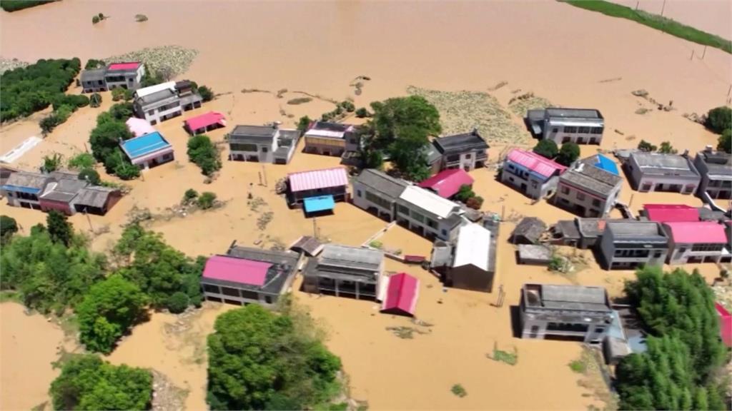 毛澤東故鄉慘淹淪泥海！　居民看暴雨哭喊「沒法住了」