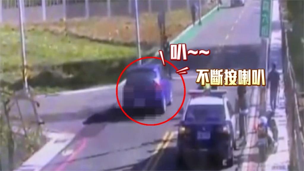 不爽警擋路？男狂按喇叭挑釁蛇行逆向撞倒整排機車再撞垃圾車被逮