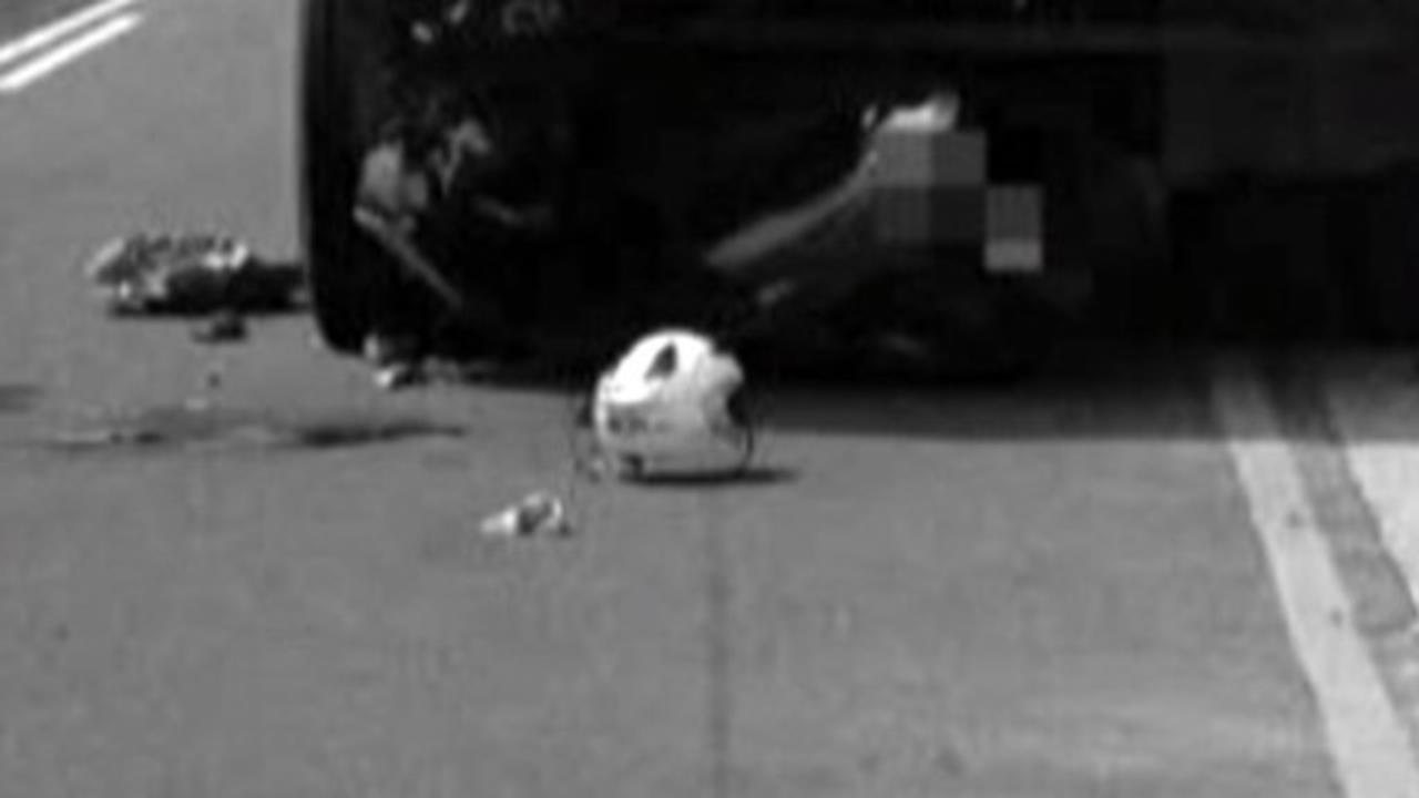 阿北「沒戴安全帽」被警察抓！抱怨1句「掀百萬人認同」：他沒有錯