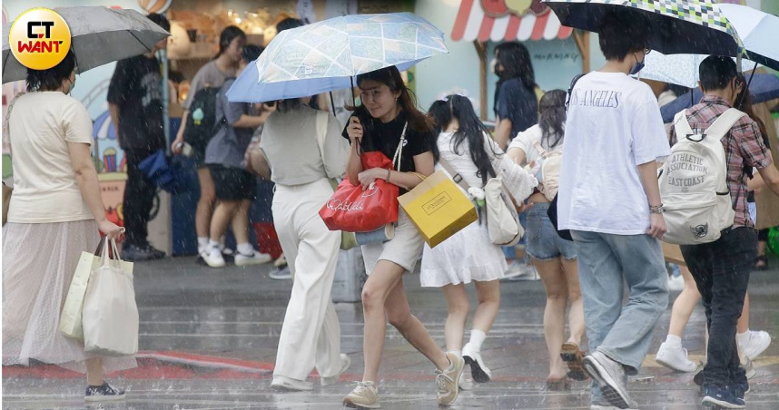 雨彈狂炸「高壓線路遭燒毀」！高雄岡山凌晨逾千戶大停電