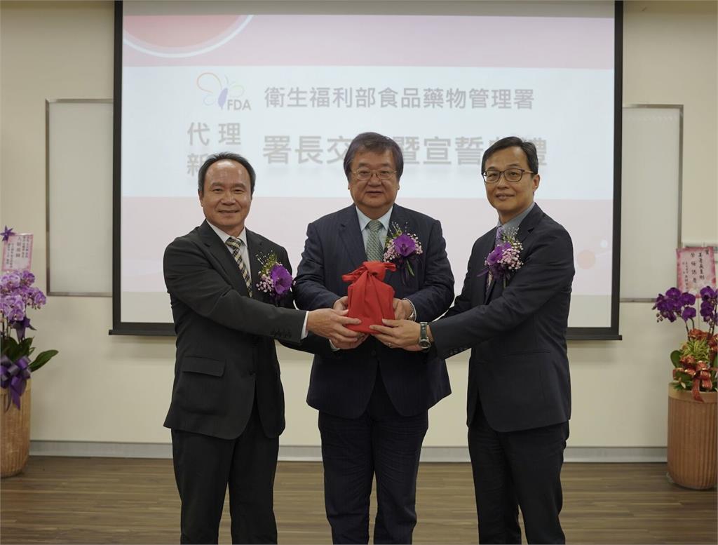 首位醫師署長！懸缺一個月     姜至剛今接食藥署長被封「三刀流」