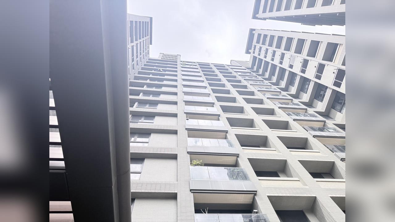 快新聞／慟！新北土城某社區女子墜樓　送醫搶救後不治