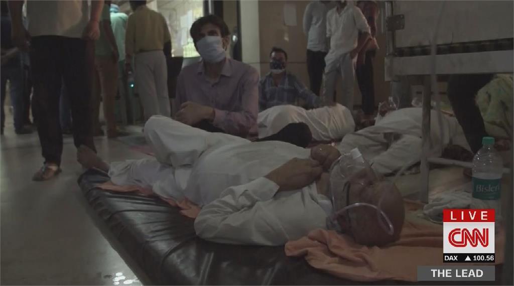 印度武肺確診直逼2千萬大關 病患躺在醫院地板自生自滅