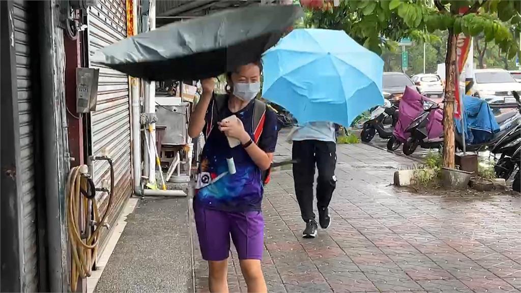 南部五縣市突宣布停班課　家長送孩到校才知道罵翻