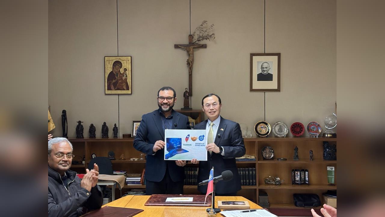 快新聞/駐教廷大使館與天主教聖言會攜手傳愛 非洲五國點亮百盞希望之光