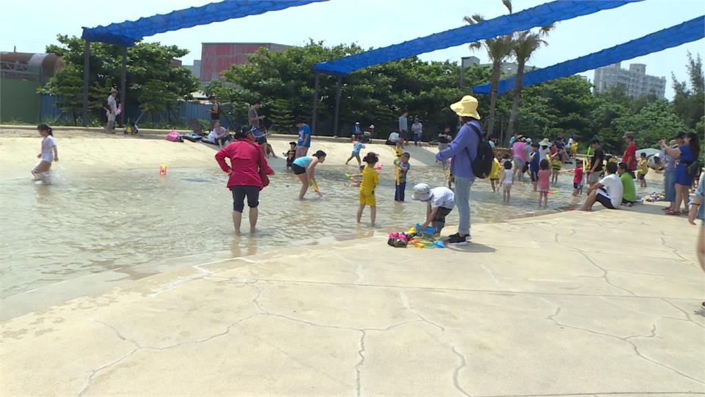 夏天就是要玩水！新竹南寮親子沙灘開放