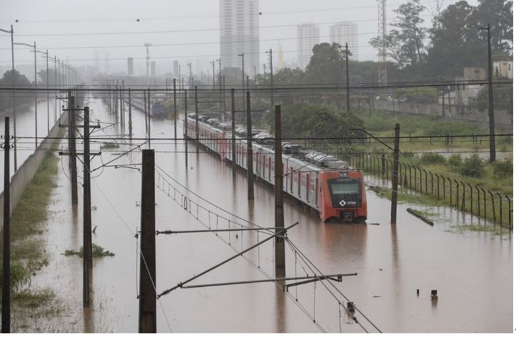 巴西聖保羅豪雨成災  全市交通癱瘓