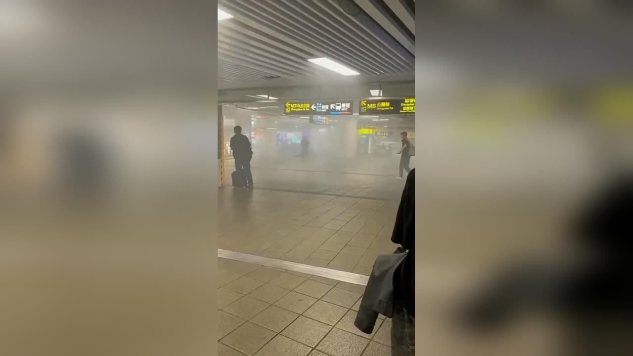 快新聞/北捷驚傳煙霧彈攻擊!男戴防毒面具行兇後逃逸 蔣萬安:全力緝凶