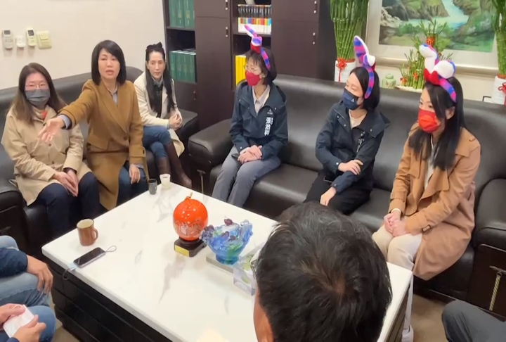 施淑婷粉專PO「市長室大繁盛」　網：乾脆貼「六畜興旺」好了