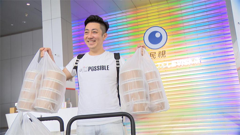  民視員工踴躍訂便當 艾成感動：退歌壇 ? 
