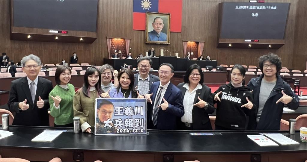 快新聞／黃國昌沒出現！民進黨團做手板迎接王義川　林楚茵：連照片都怕
