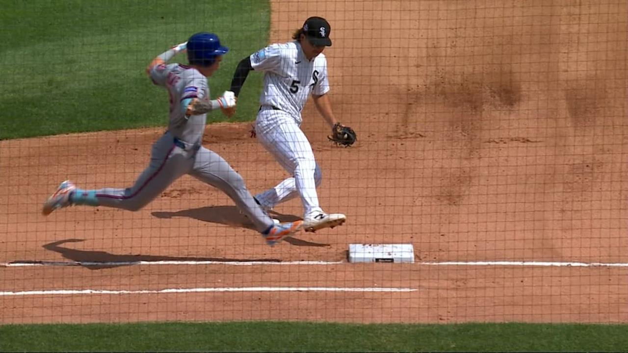 MLB(影)/這不能再接近了!村神和對手賽跑「一壘攻防同時踩壘」官方也難判