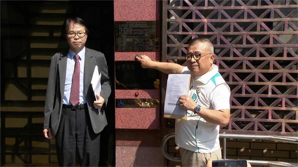 藍綠上演罷免司法大戰 綠議員、醫師赴北檢告藍「幽靈連署」