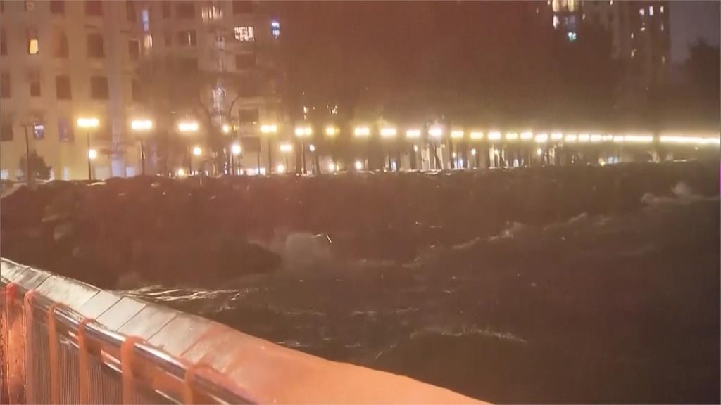 「小犬」襲港交通大亂　數千人滯留機場！議員批有損香港形象