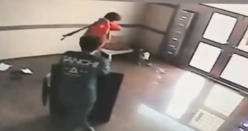 外包臨時工竟爆打家犬「牙斷血流」　PChome急停合作發聲致歉