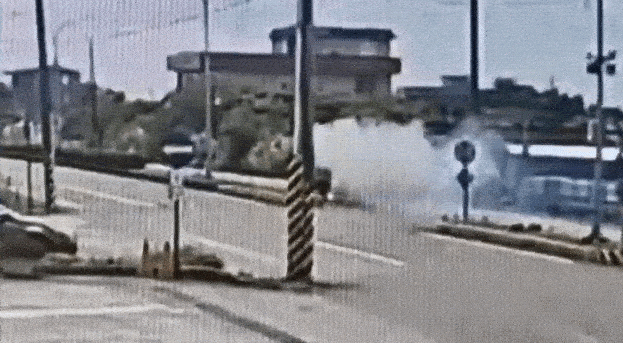 快新聞／「鞭炮掉進車後斗」宜蘭7旬男嚇到跳車...神轎車閃避不及　遶境釀死亡憾事