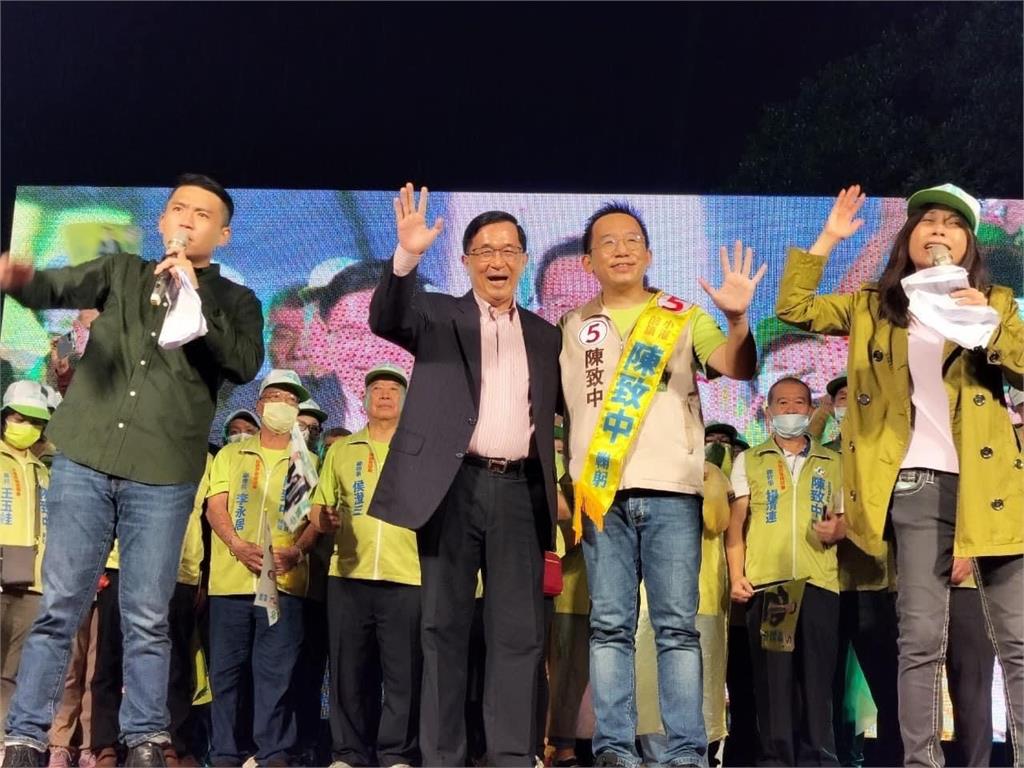 大咖冒雨力挺  陳致中：投KMT引進共產黨 台灣變香港