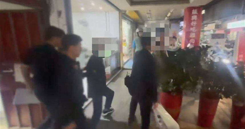 鄰居以為吵架報警!警上門一查竟挖出「毒品通緝犯」 3人聊天變3人送辦