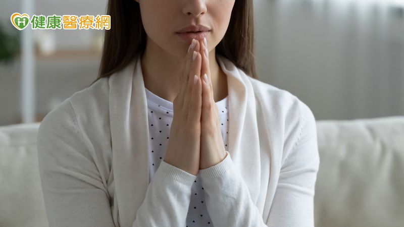怕被討厭而拚命討好？　專家：其實是創傷反應的一種