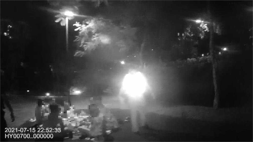 6移工公園群聚慶生　全未戴口罩警到場取締嚇呆