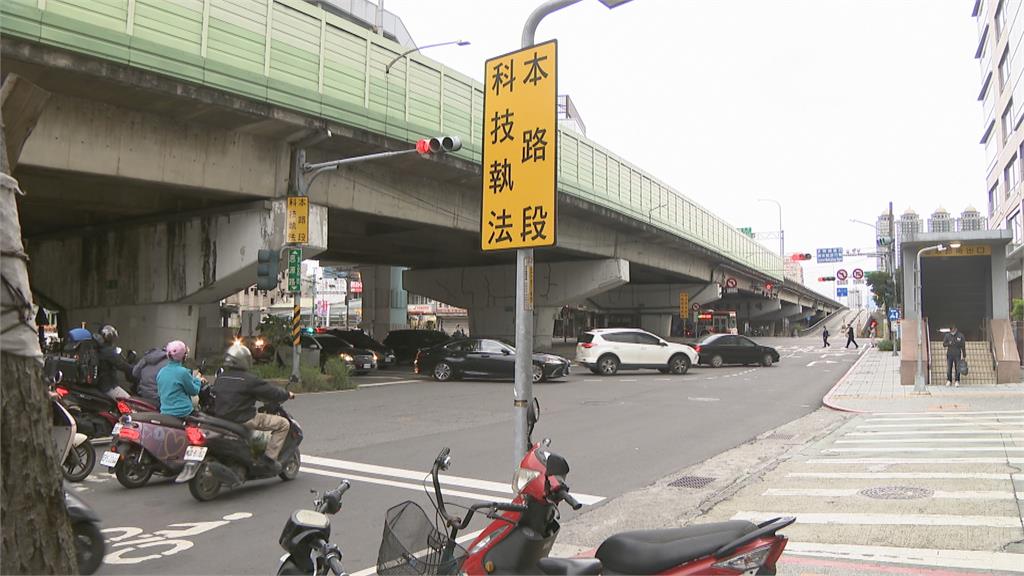 新北16處科技執法　四路口兩天開出225張紅單