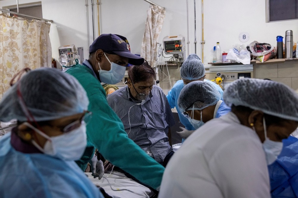 快新聞／印度醫療體系大崩盤！「實習醫護」考試延期　趕第一線抗疫情