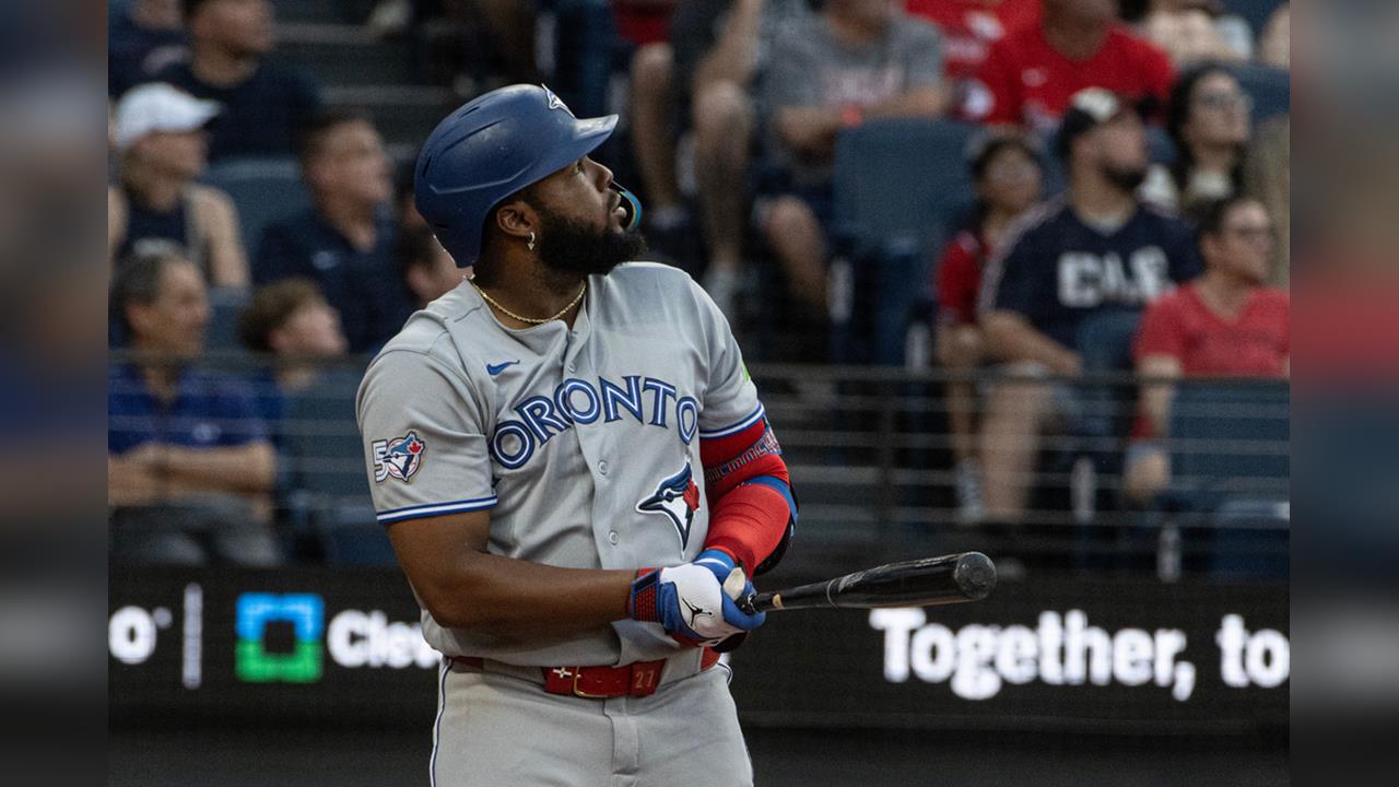 MLB(影)／小葛雷諾站著看開轟！霸氣甩棒打醒低迷賽季　藍鳥燃起外卡希望