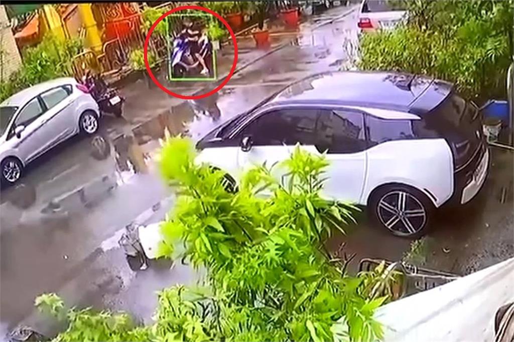 快新聞／壯男颱風天「順手牽車」24小時內被逮　遭警壓制還狂喊「救人喔！」